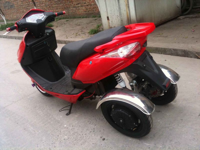 2013 New 2000W/1000W EEC Trike E Scooter (GM690E)