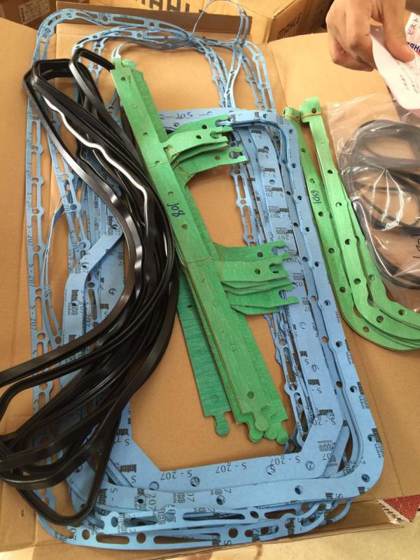 4HK1 J05e Oil Pan Rubber Gasket for Excavator Engine Part System Isuzu Made in China Manufacture
